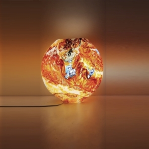 Lampada da tavolo in vetro dipinta Solar Flare h. 23 cm.