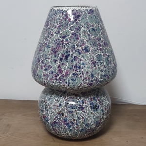Lampada da tavolo in vetro mosaicata Lavander Garden h. 32 cm.